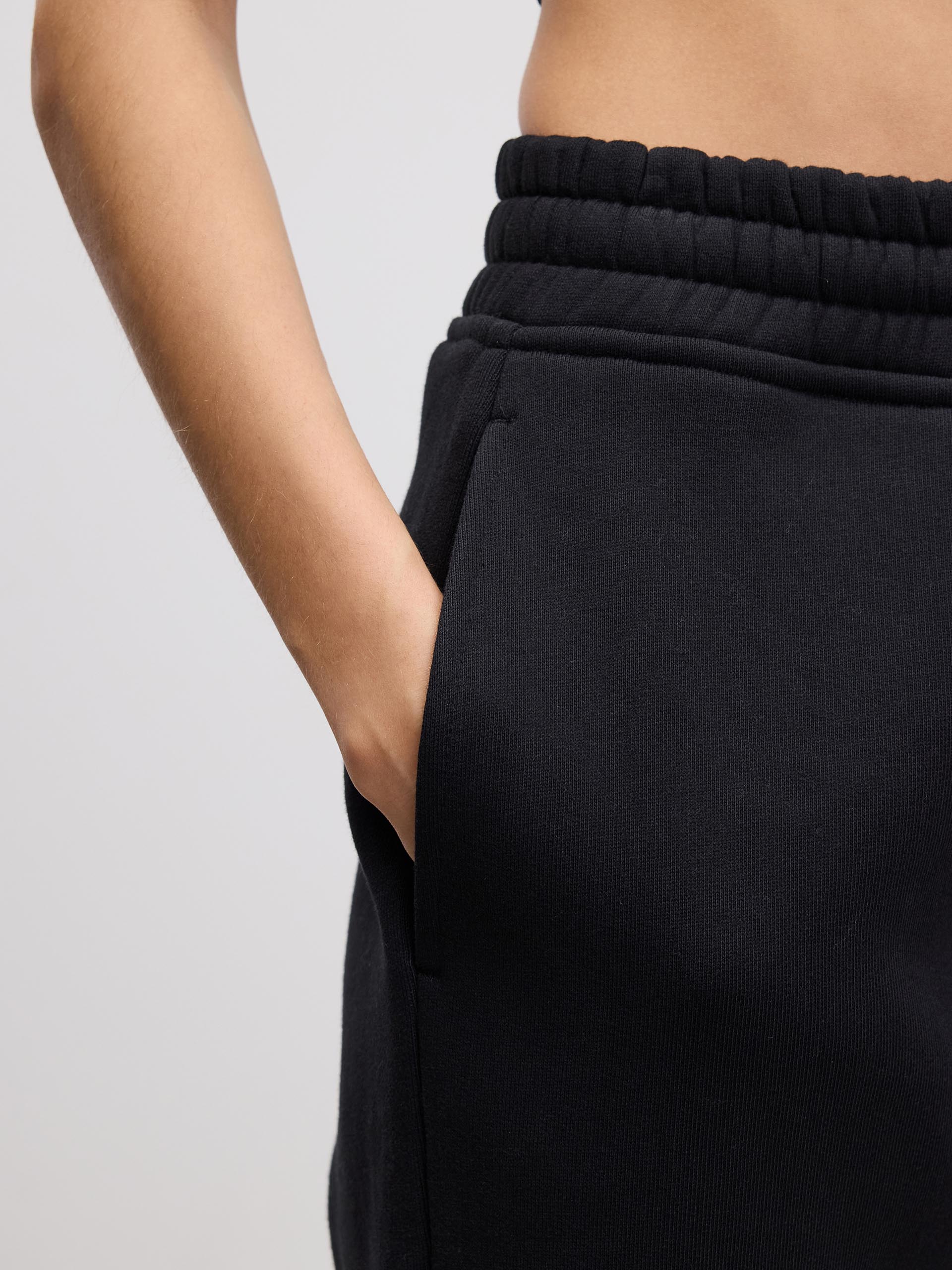 Womens Relaxed Cuffed Jogger in Black - Image 5