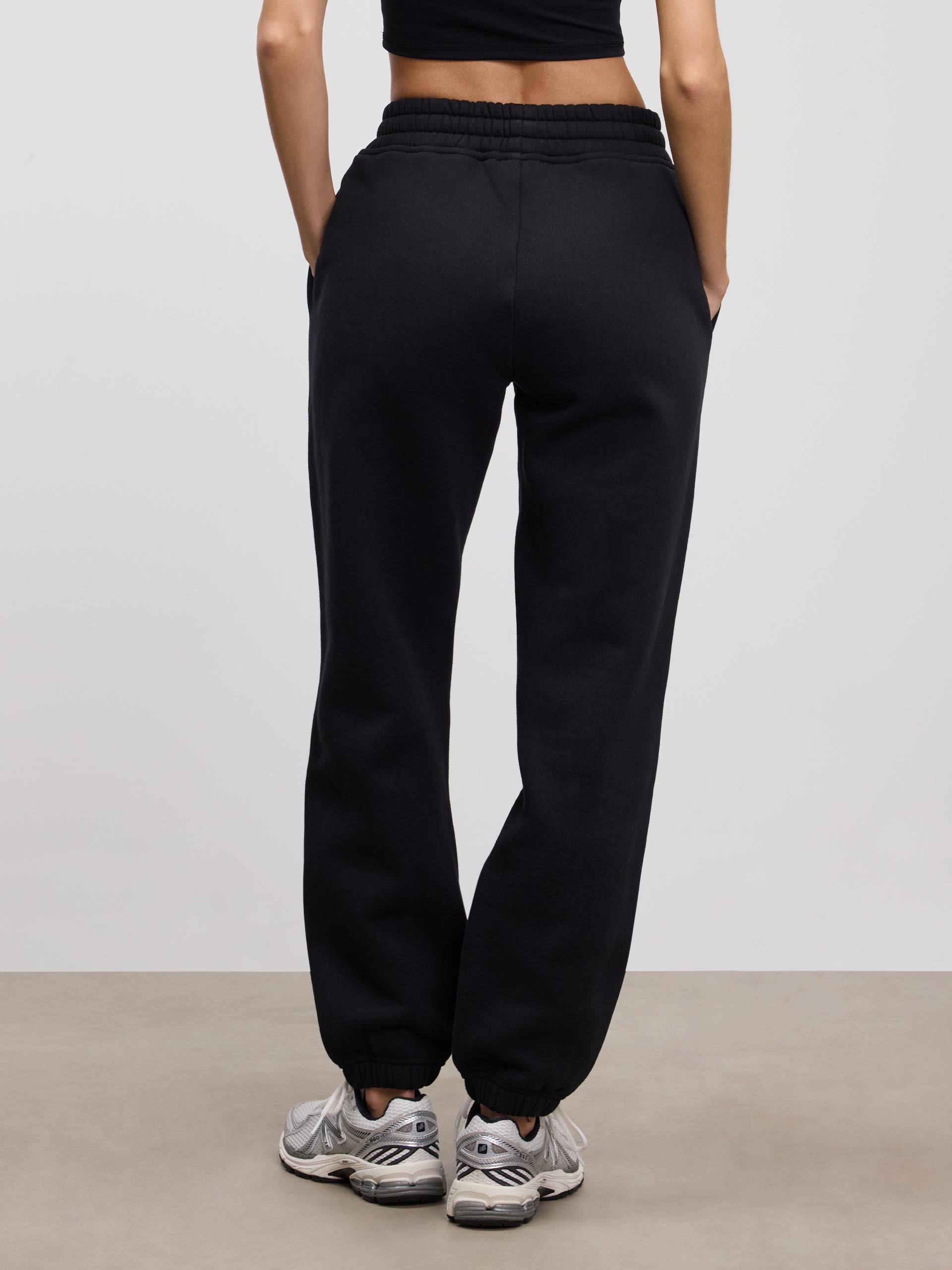 Womens Relaxed Cuffed Jogger in Black - Image 4