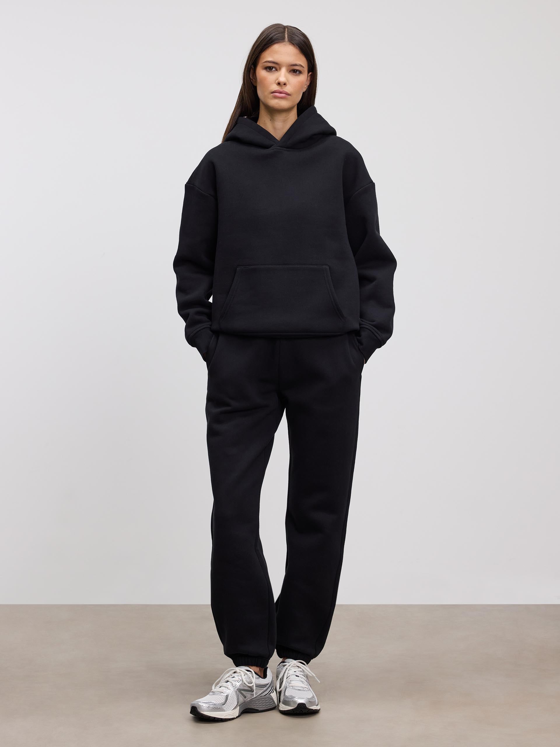 Womens Relaxed Cuffed Jogger in Black - Image 3