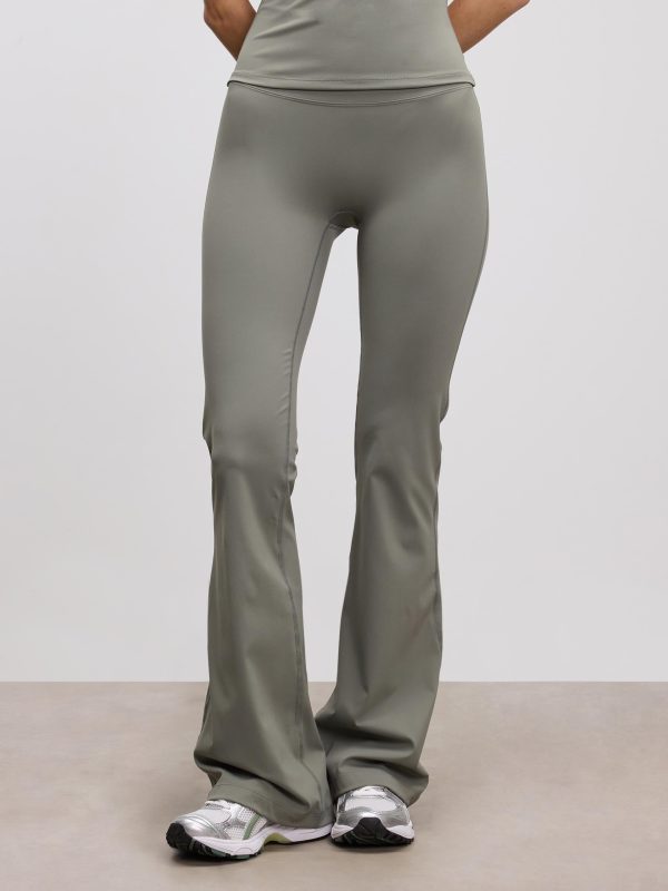 Womens Active Flared Legging in Sage