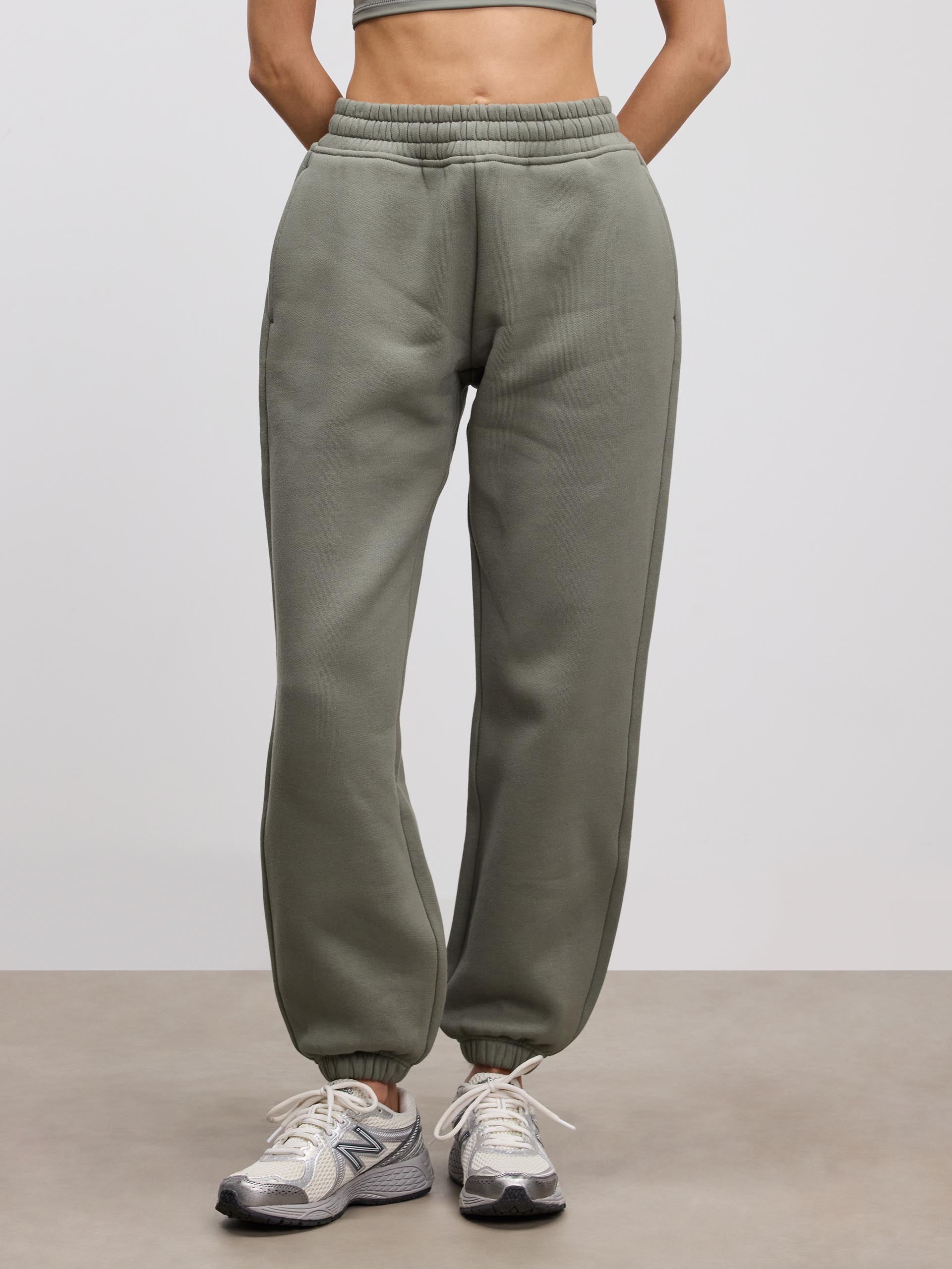 Womens Relaxed Cuffed Jogger in Sage