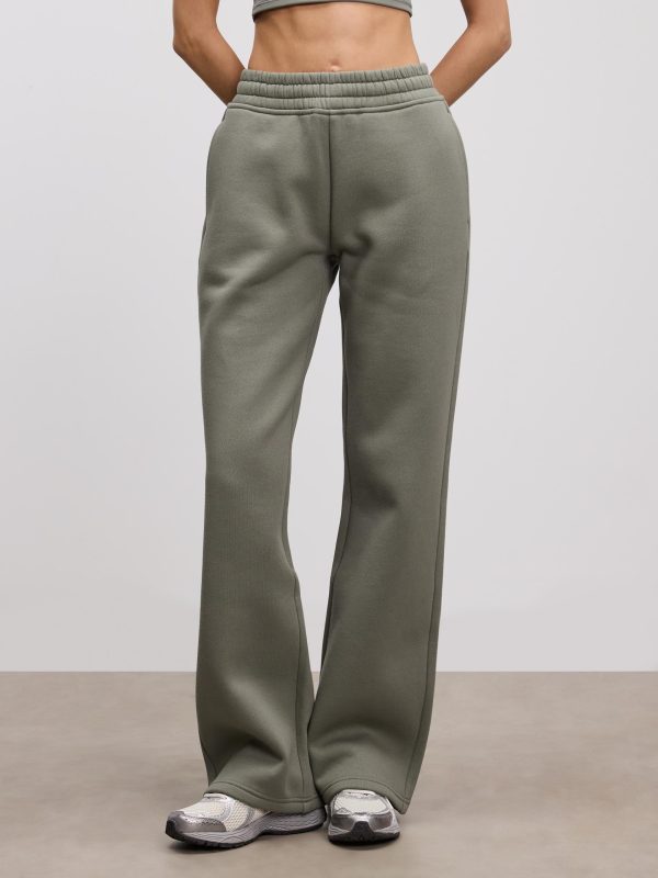 Womens Relaxed Straight Leg Jogger in Sage